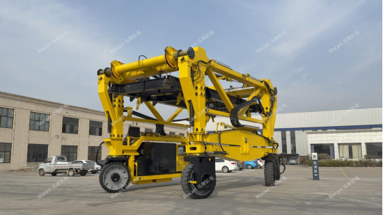 360°转向加持！集装箱跨运车灵活搬运！